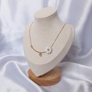 Gold Chain Daisy Necklace - Flower Necklaces In The UK,Classy Necklace,Cute Necklace,Daisy Jewelley In The UK,Delicate Necklace, Small Chain