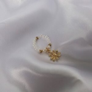 White Faux Pearl & Flower Ring - Pearl Jewellery,Pearl Rings,Bead Rings,Beaded Rings In The UK,Daisy Rings,Daisy Jewelley,Adjustable Rings